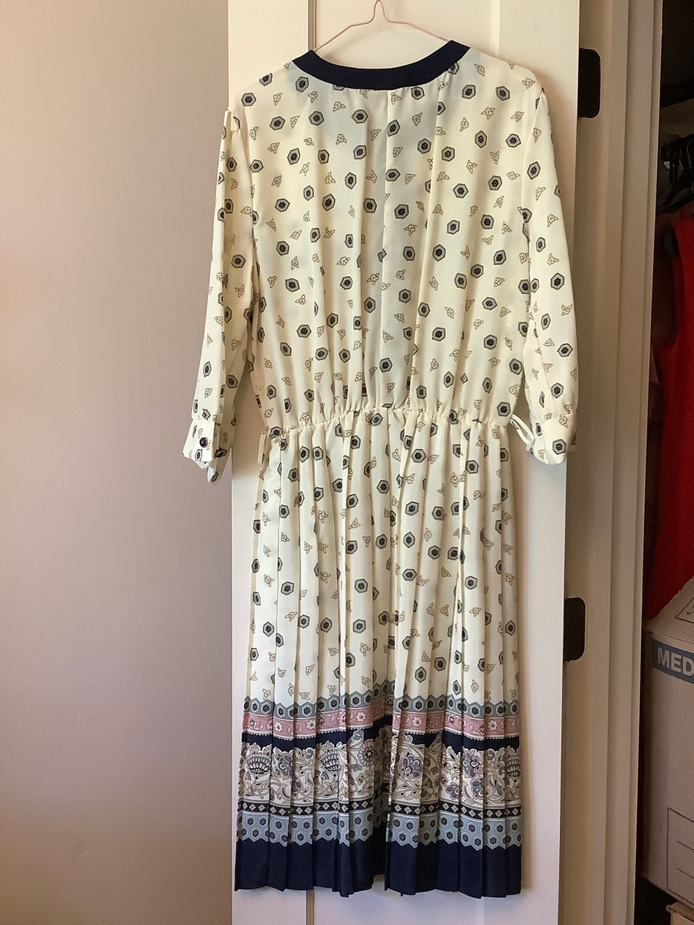 Vintage Retro Cream Printed Casual Midi Dress with Navy Trim - Picture 6 of 7